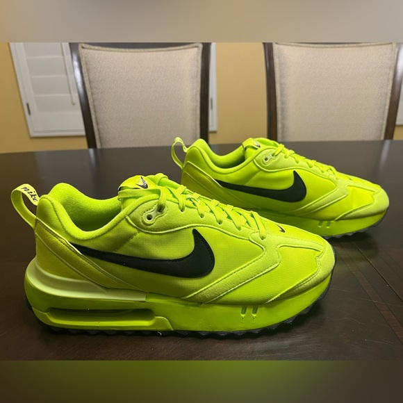 New Nike Air Max Dawn Volt Black Sneaker Shoes - Picture 2 of 13